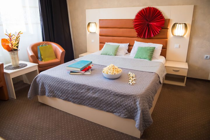 Room 13 of 80