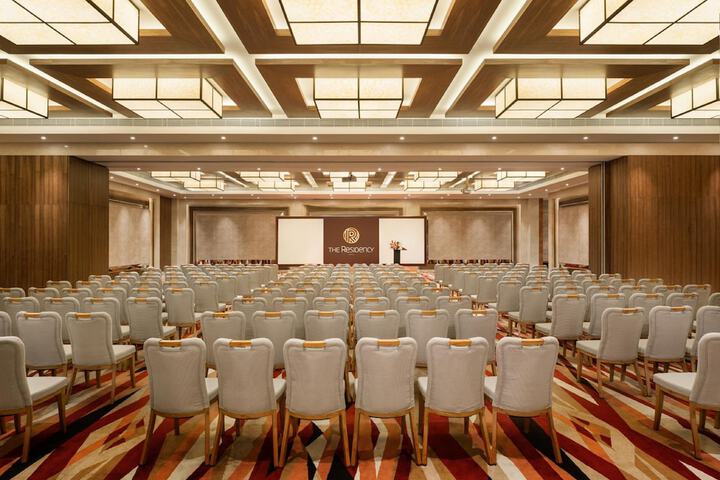 Ballroom/Hall 53 of 67