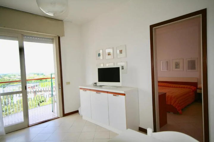 Room 4 of 11