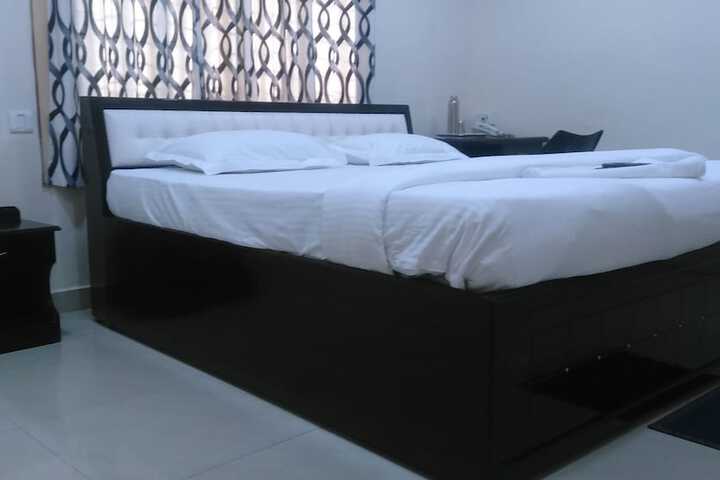 Room 4 of 14