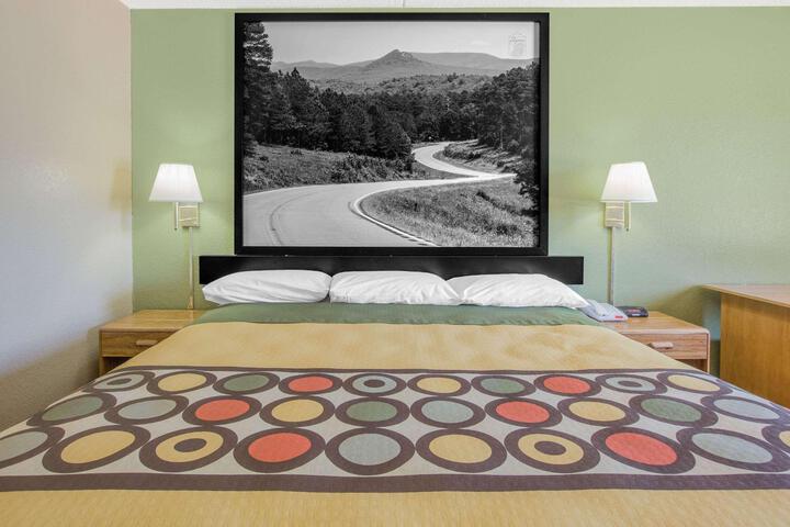 1 King Bed (7 of 11)
