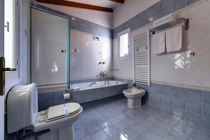 Room 2 of 9