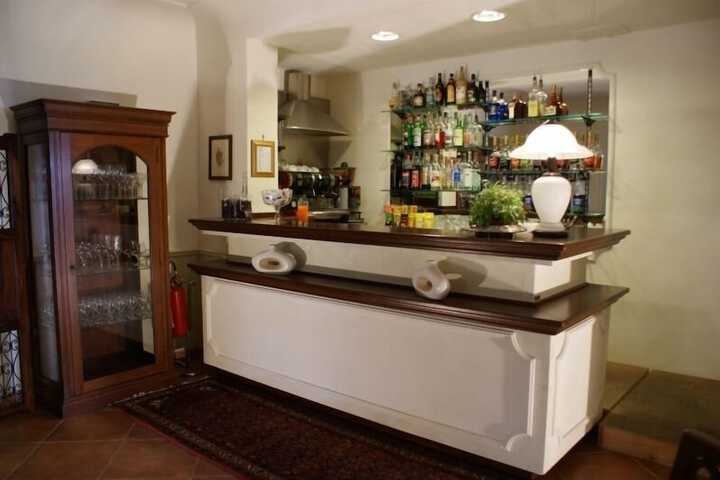 Lounge 14 of 26
