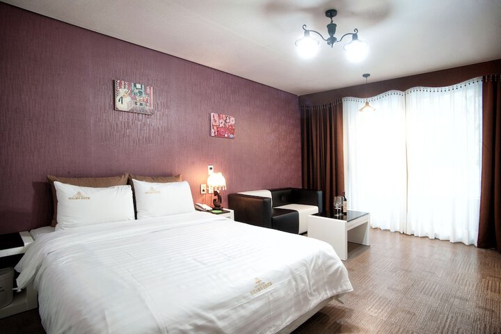 Room 2 of 38
