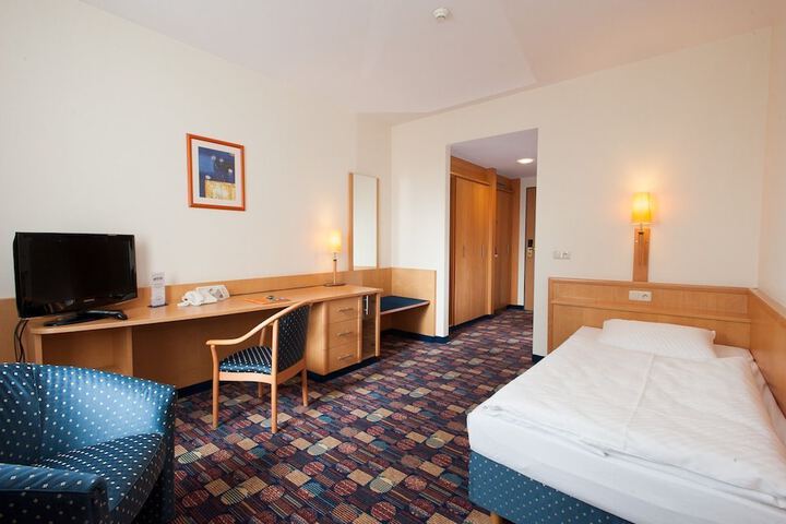 Room 40 of 180