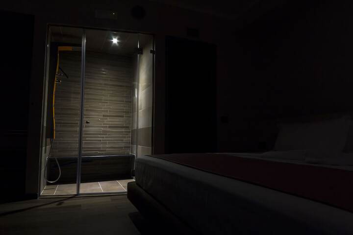 Room 27 of 121