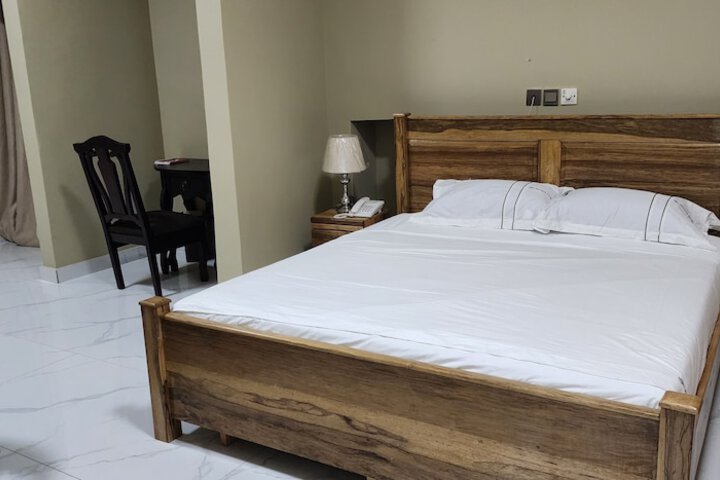 Room 8 of 17