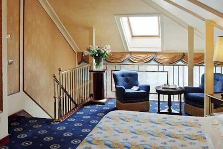 Room 44 of 180