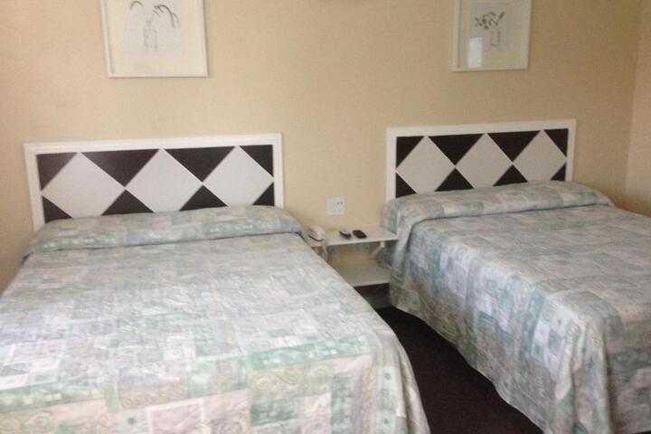2 Double Beds