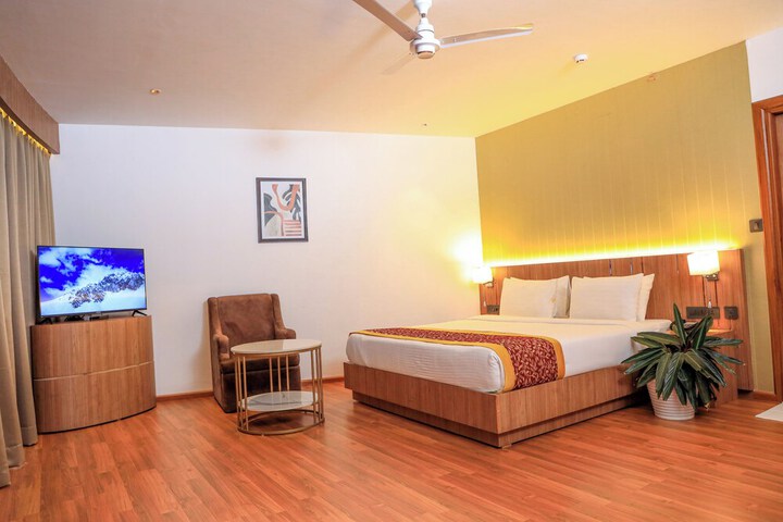 Room 6 of 24
