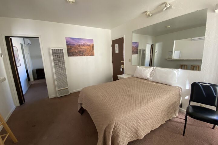 Room 2 of 65