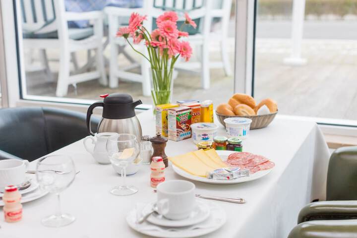 Breakfast/Coffee Service 25 of 36