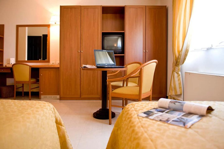 Room 29 of 77
