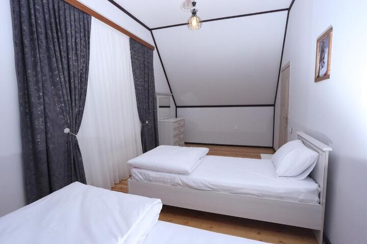 Room 5 of 20