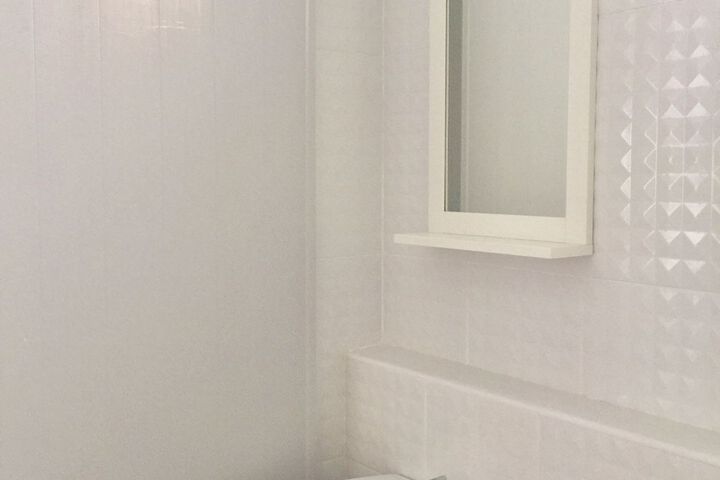 Room 6 of 28
