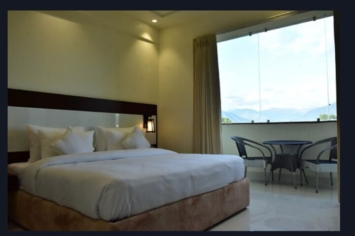Room 6 of 14