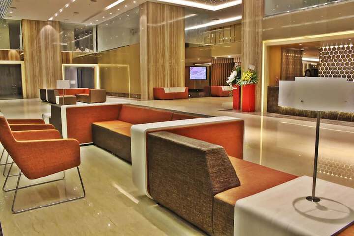 Entrance & Lobby