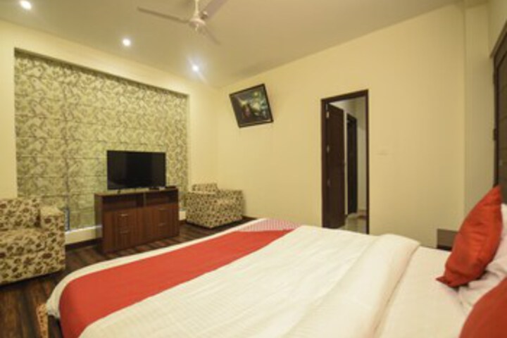 Room 12 of 25