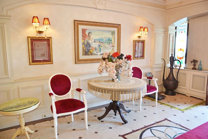 Entrance & Lobby