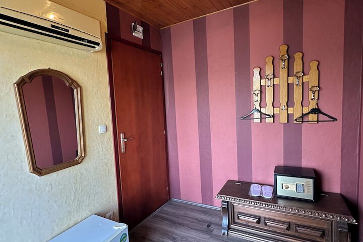 Room 36 of 83