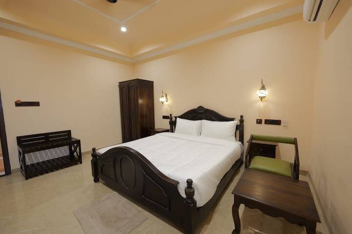Room 4 of 38