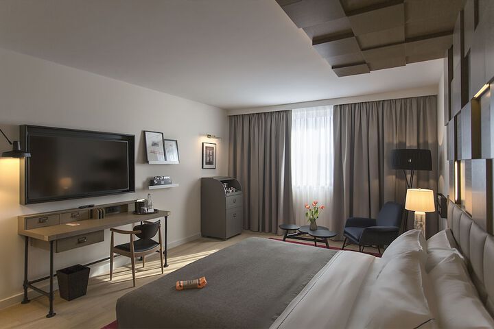 Room 7 of 48