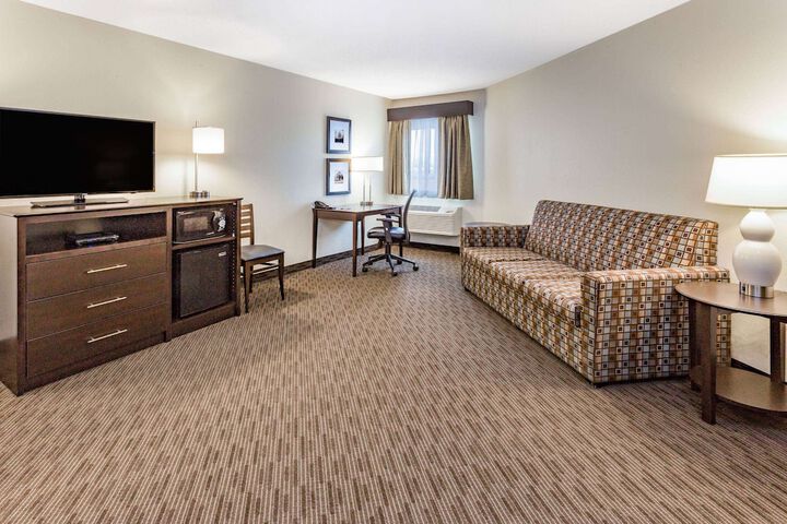 1 King Bed (1 of 17)