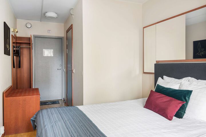 Room 15 of 48