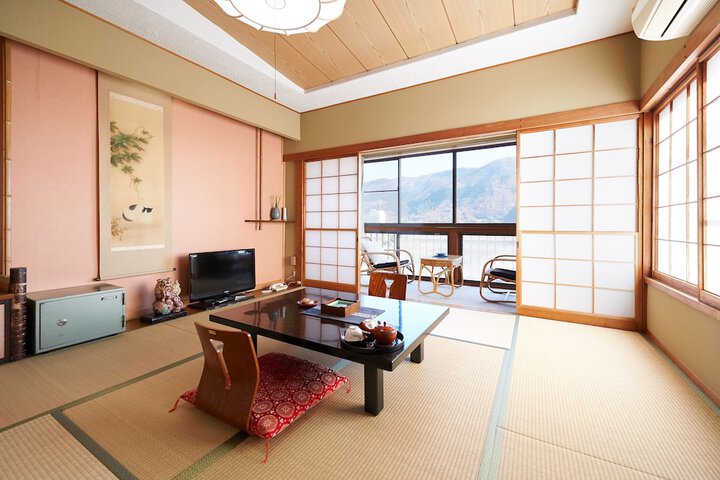 Room 4 of 38