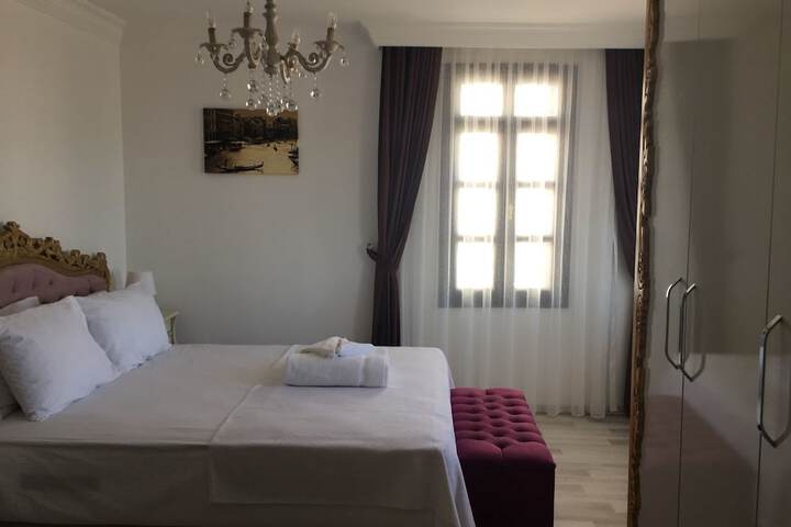 Room 12 of 32
