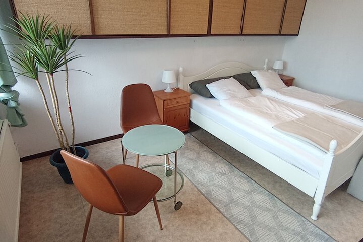 Room 42 of 140