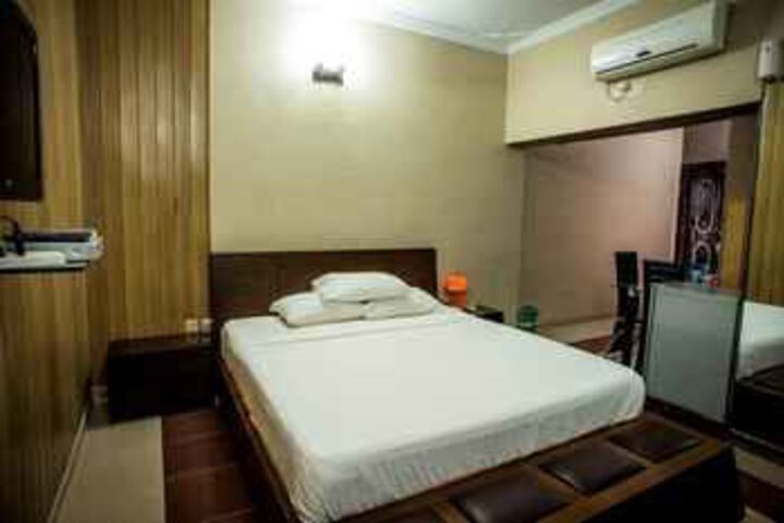 Room 19 of 37