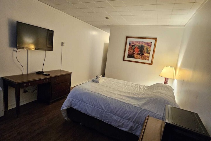 Room 5 of 20