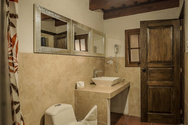 Room 25 of 29
