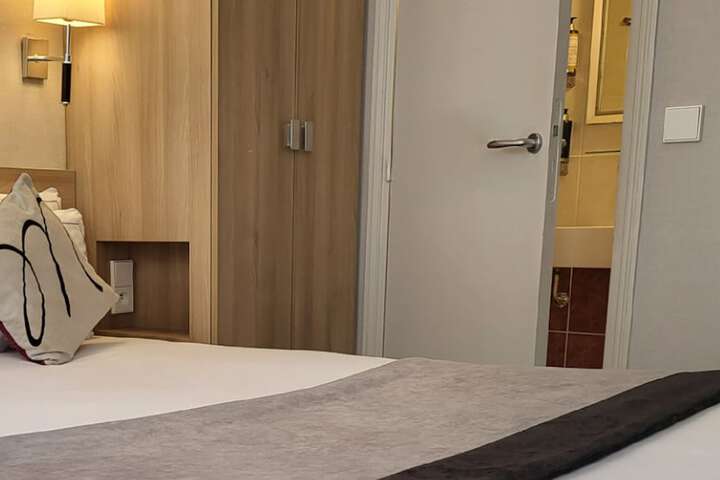 Room 21 of 46
