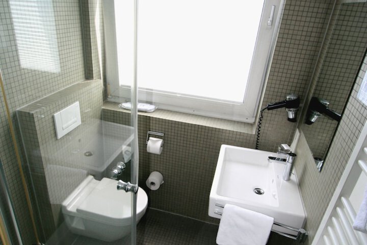 Room 46 of 76