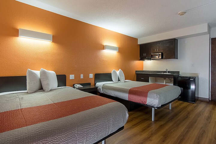 Double Accessible King Size Bed (4 of 15)