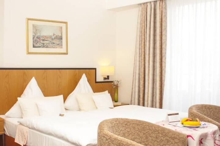 Room 9 of 38