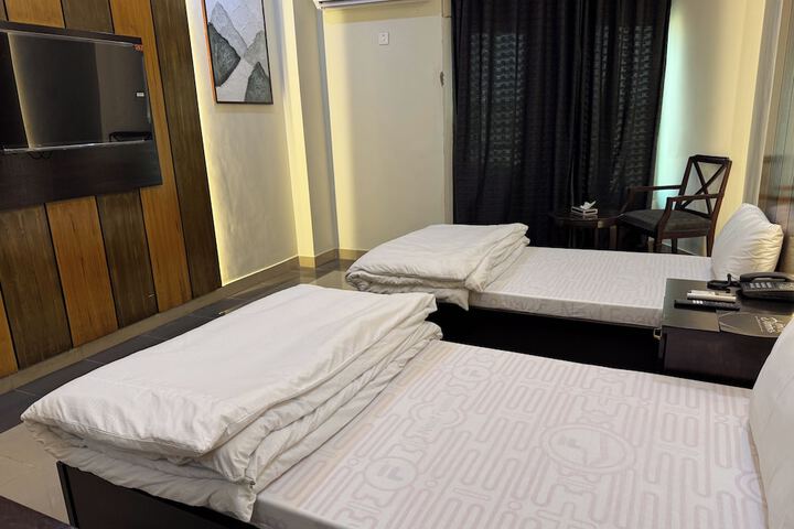 Room 5 of 15