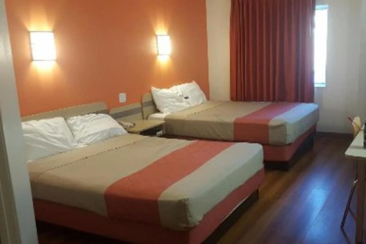 Room 15 of 34