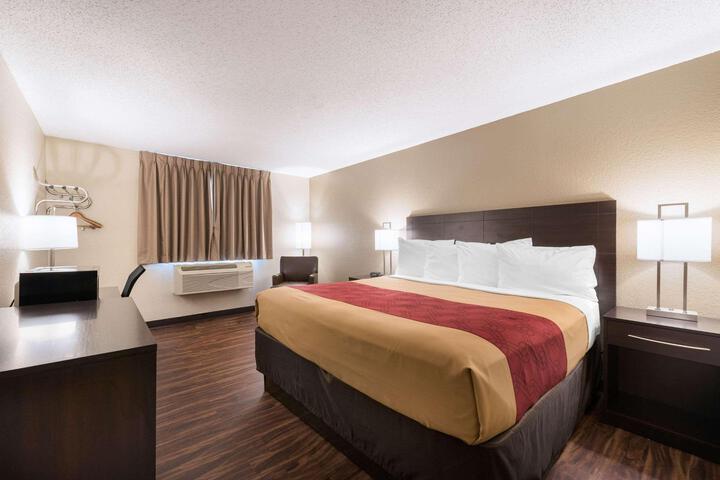 1 King Bed (13 of 13)