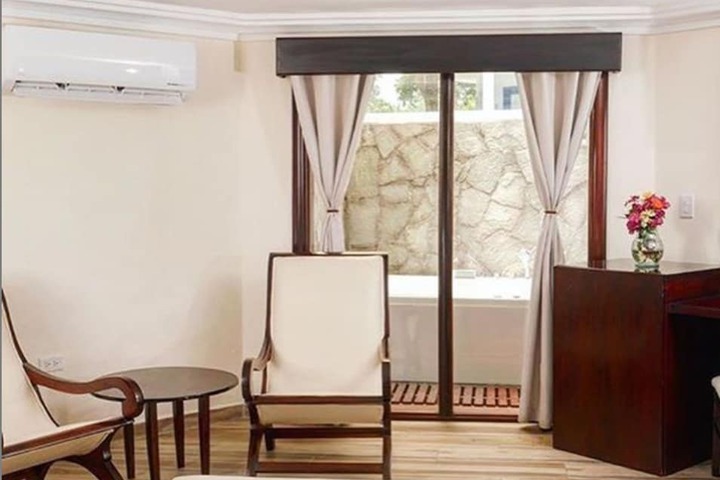 Room 14 of 66