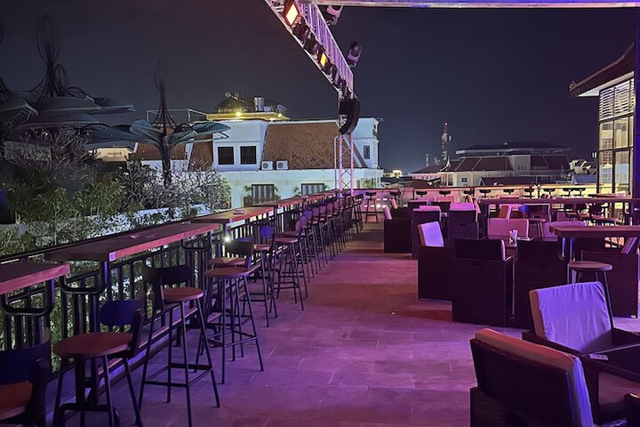 Lounge 46 of 54