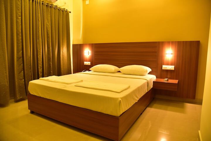 Room 6 of 83