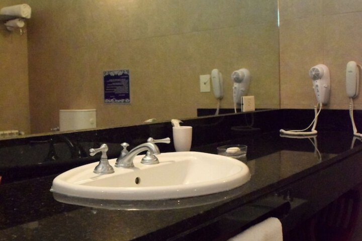 Room 32 of 94
