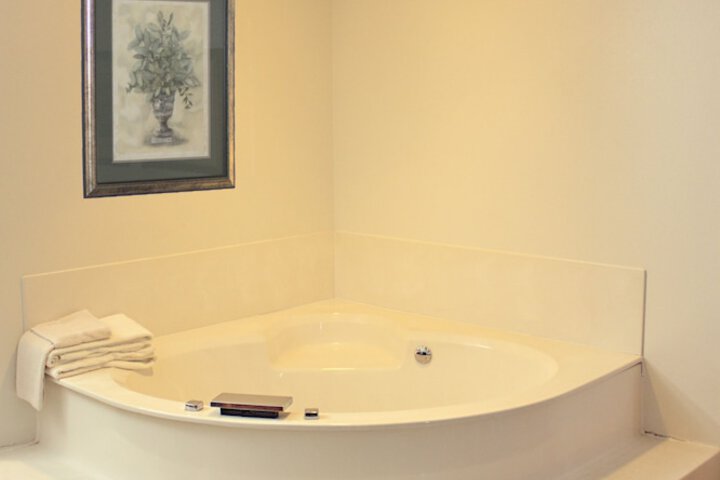 Jetted tub