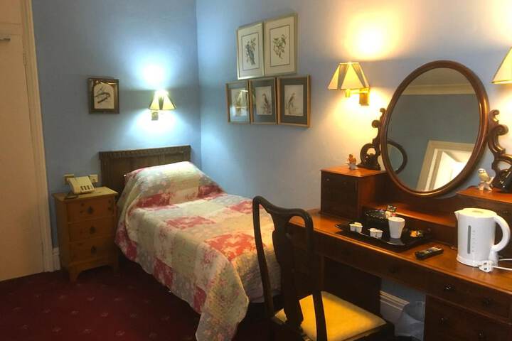 Room 17 of 43