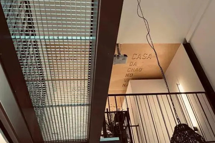 Room 7 of 12