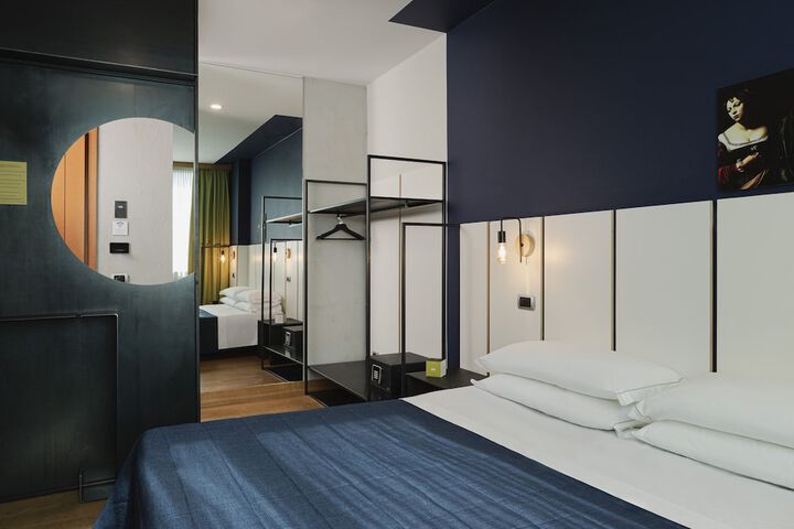 Room 33 of 63