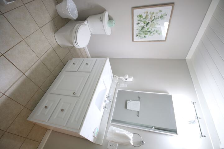Bathroom sink